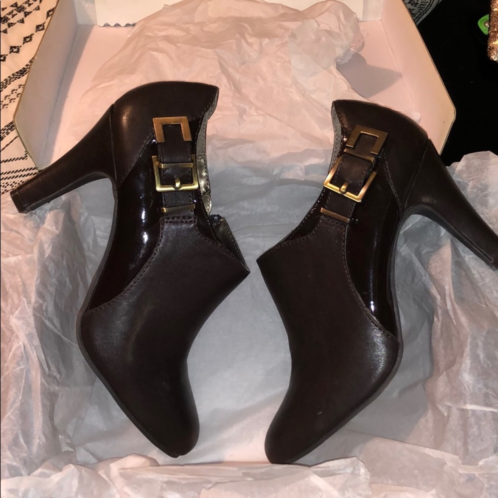 Karen Scott brown booties